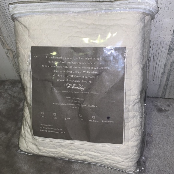 0929 William & Mary Williamsburg Matelasse Euro Pillowsham - Picture 2 of 2